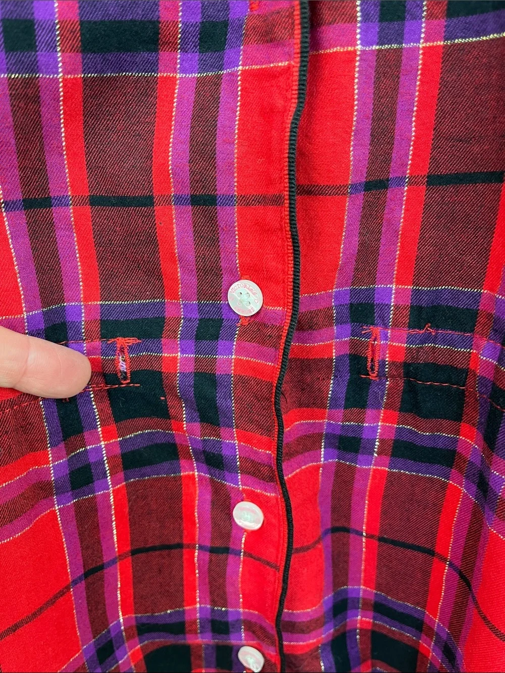 VICTORIA’S SECRET RED PLAID SLEEP SHIRT SZ MD AND OTR FUZZY SLIPPERS SZ 7-8